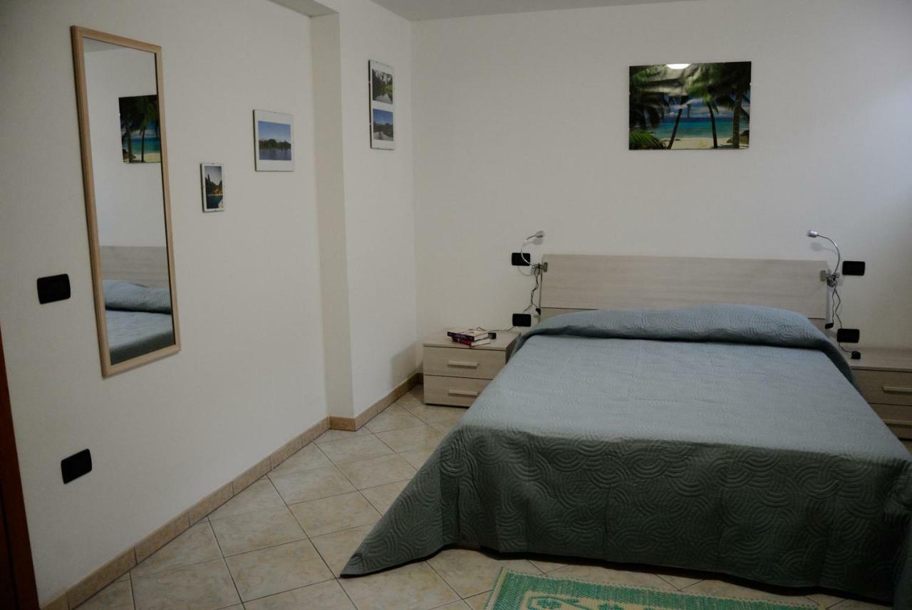 Tra Mare E Monti Apartment Santa Giusta Luaran gambar