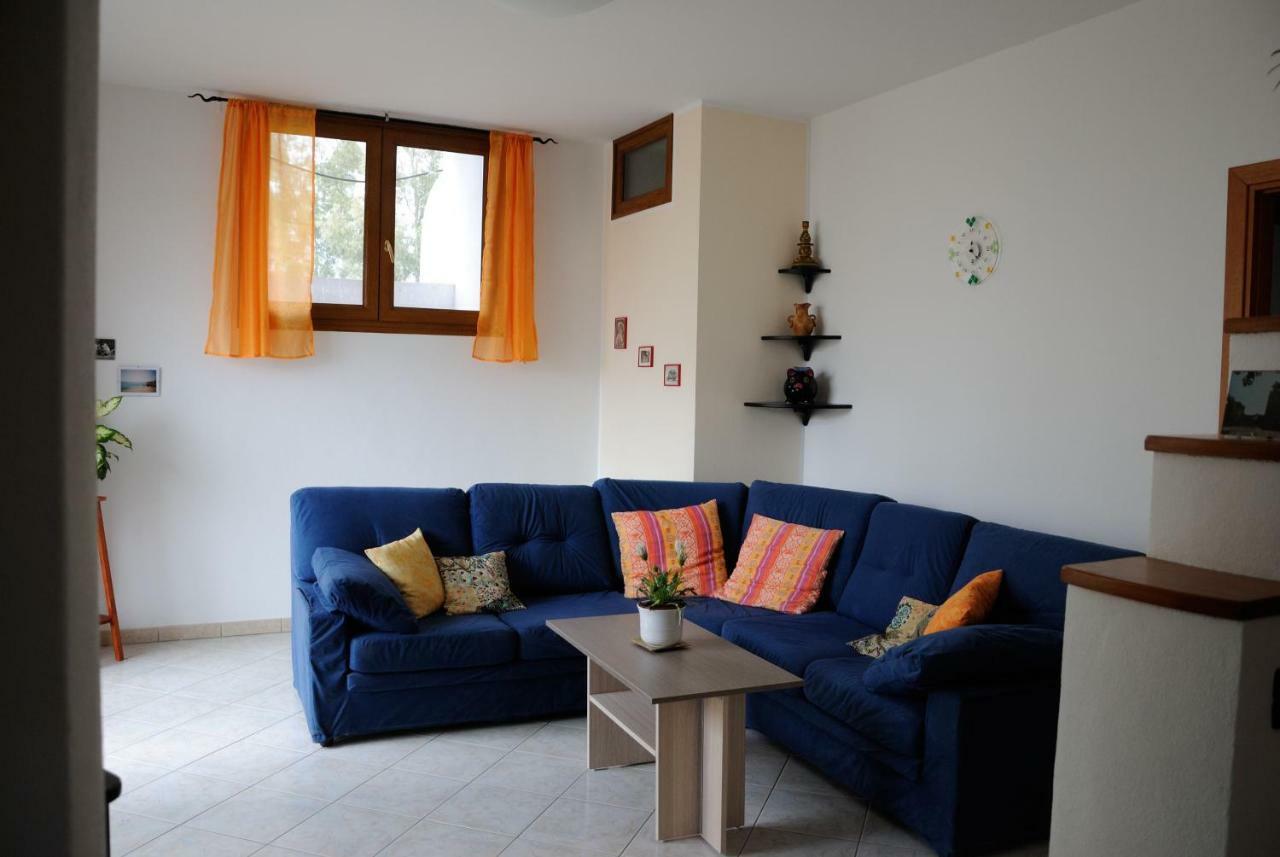 Tra Mare E Monti Apartment Santa Giusta Luaran gambar