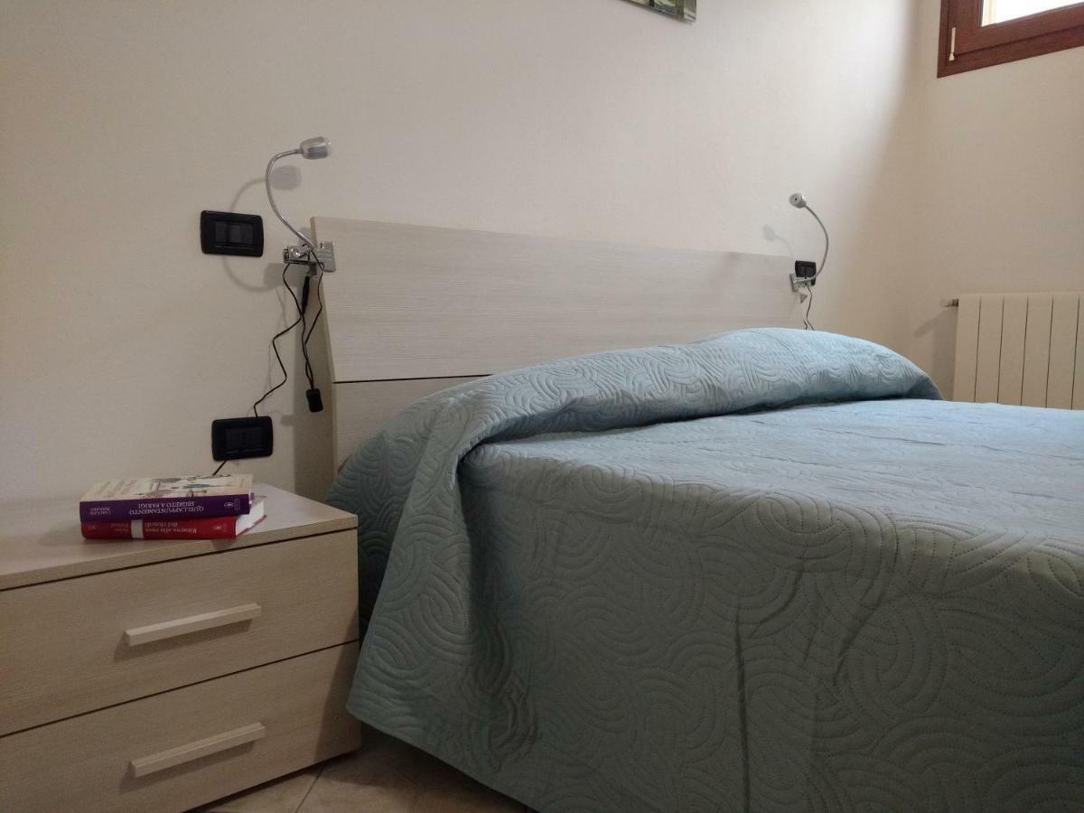 Tra Mare E Monti Apartment Santa Giusta Luaran gambar