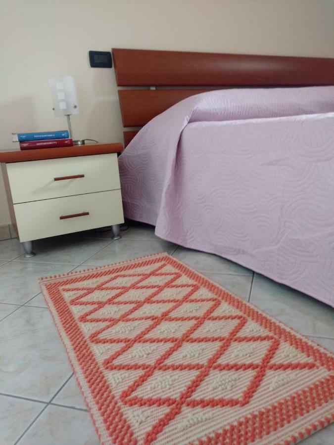 Tra Mare E Monti Apartment Santa Giusta Luaran gambar