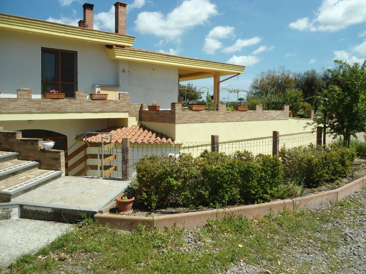 Tra Mare E Monti Apartment Santa Giusta Luaran gambar