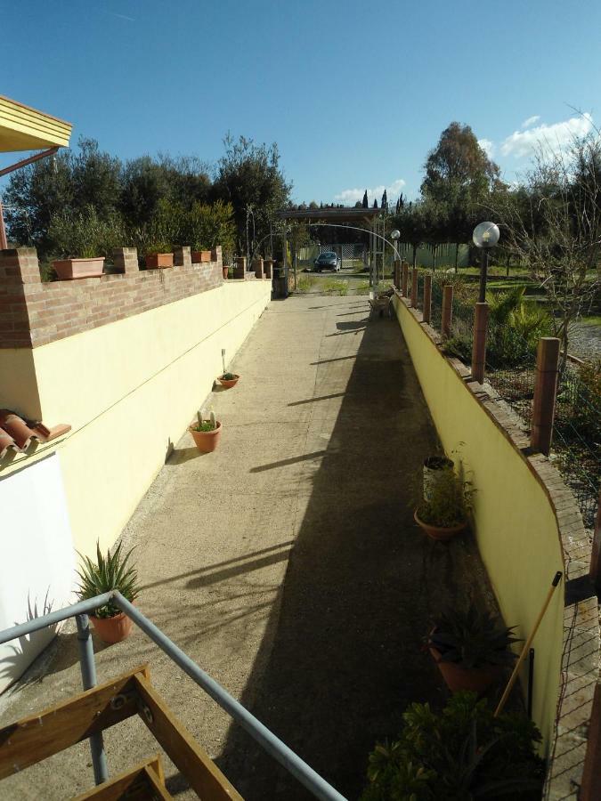 Tra Mare E Monti Apartment Santa Giusta Luaran gambar